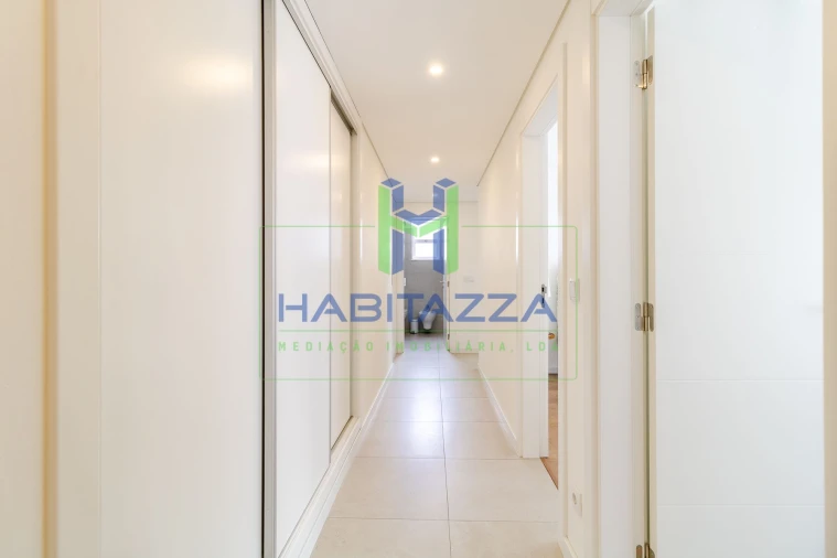 Apartamento T3 para Arrendamento em Lagos (São Sebastião e Santa Maria) Foto 13