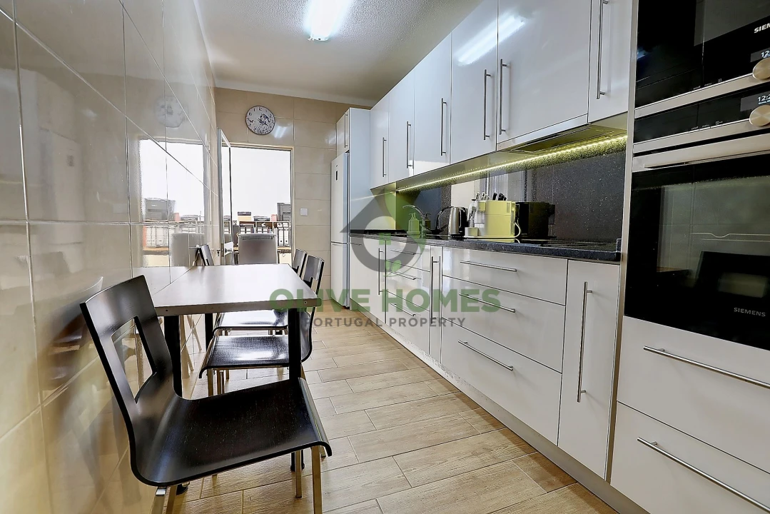 Apartamento T2 para Venda em Quarteira Foto 3