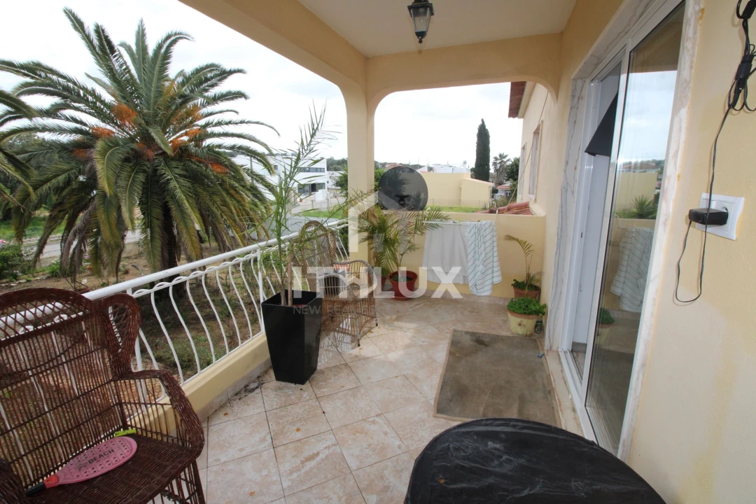 Moradia T4 para Venda em Santa Barbara de Nexe Foto 16