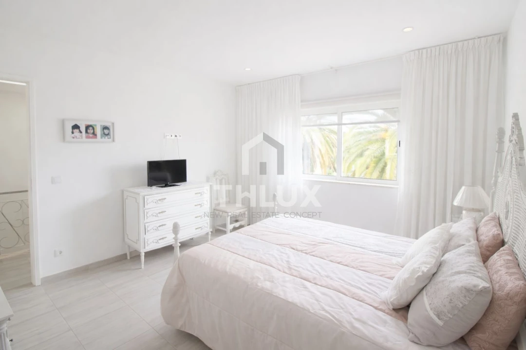 Moradia T4 para Venda em Santa Barbara de Nexe Foto 18