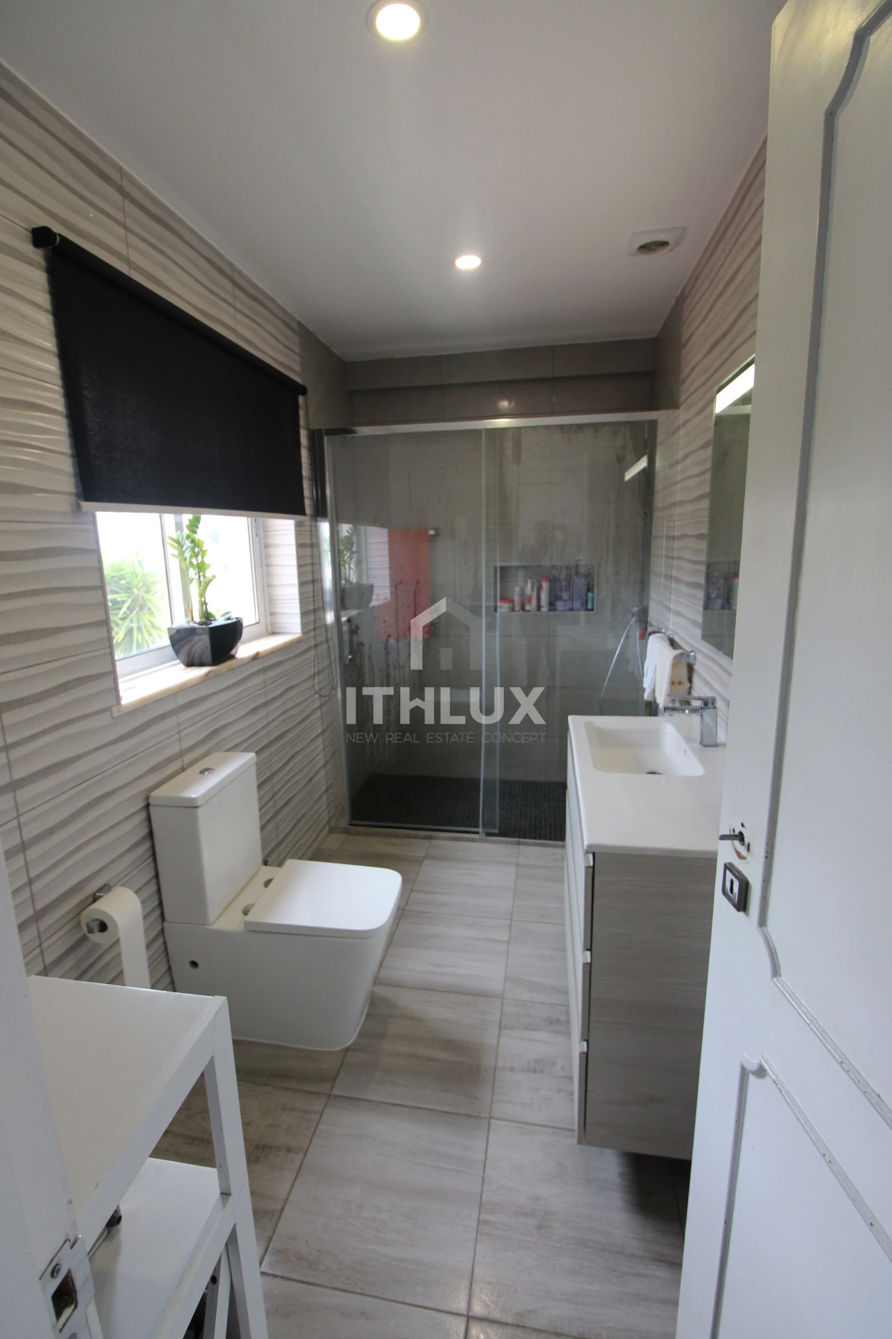 Moradia T4 para Venda em Santa Barbara de Nexe Foto 14