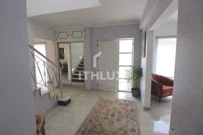 Moradia T4 para Venda em Santa Barbara de Nexe