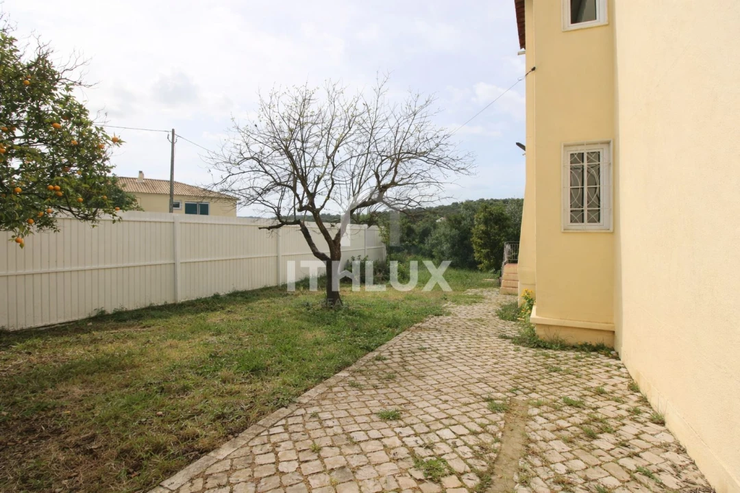 Moradia T4 para Venda em Santa Barbara de Nexe Foto 23