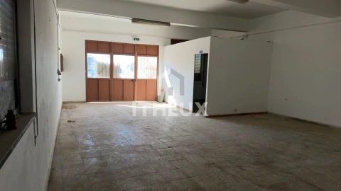 Armazém para Venda em Pechão