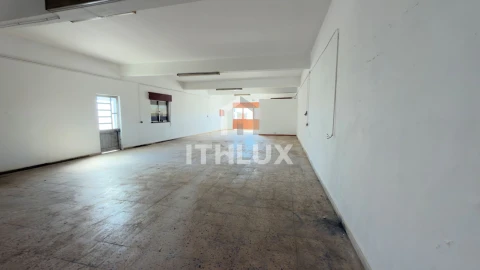 Armazém para Venda em Pechão