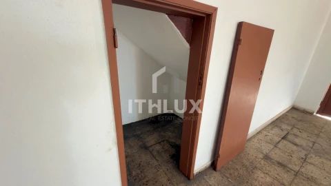 Armazém para Venda em Pechão