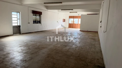 Armazém para Venda em Pechão