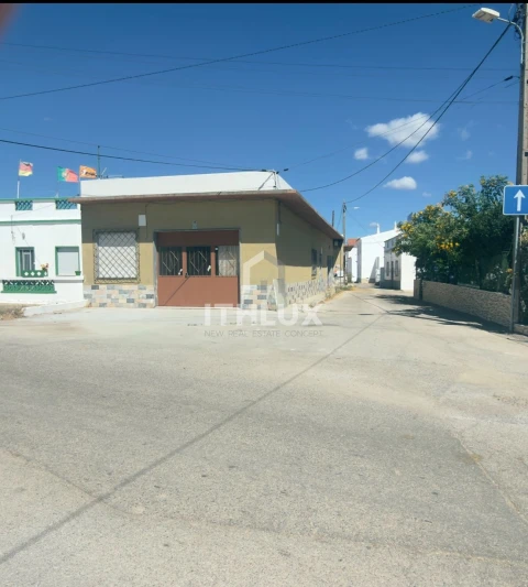 Armazém para Venda em Pechão