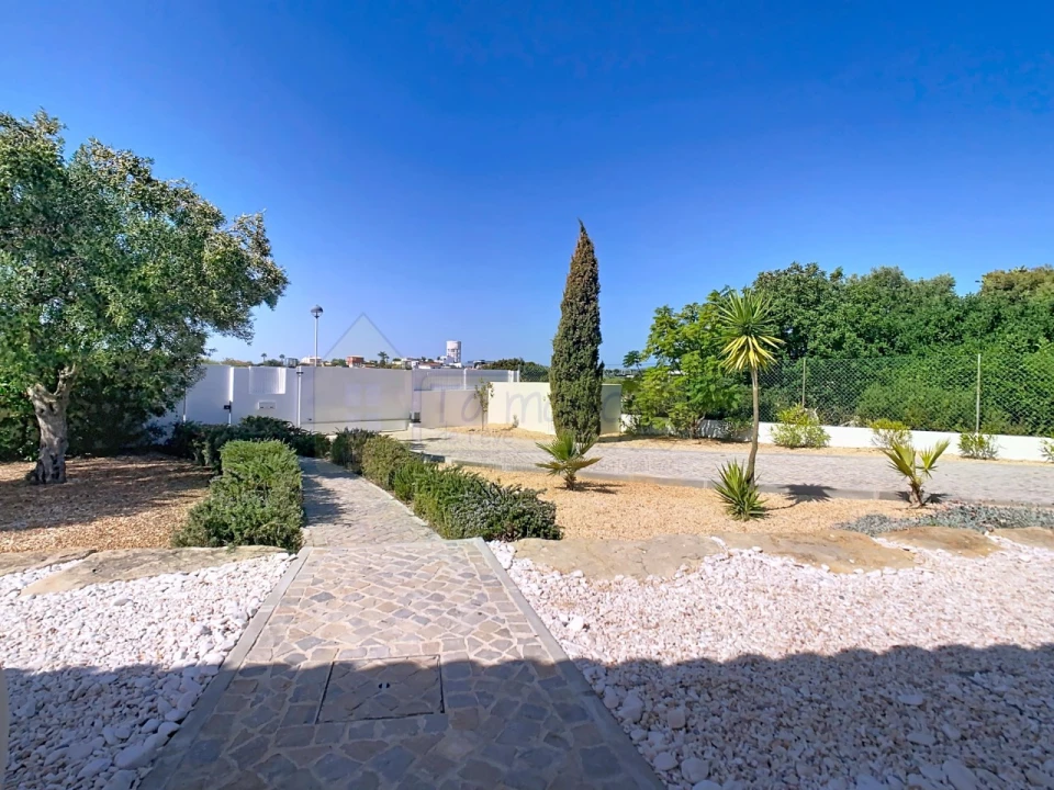 Moradia T3 para Venda em Quelfes Foto 11
