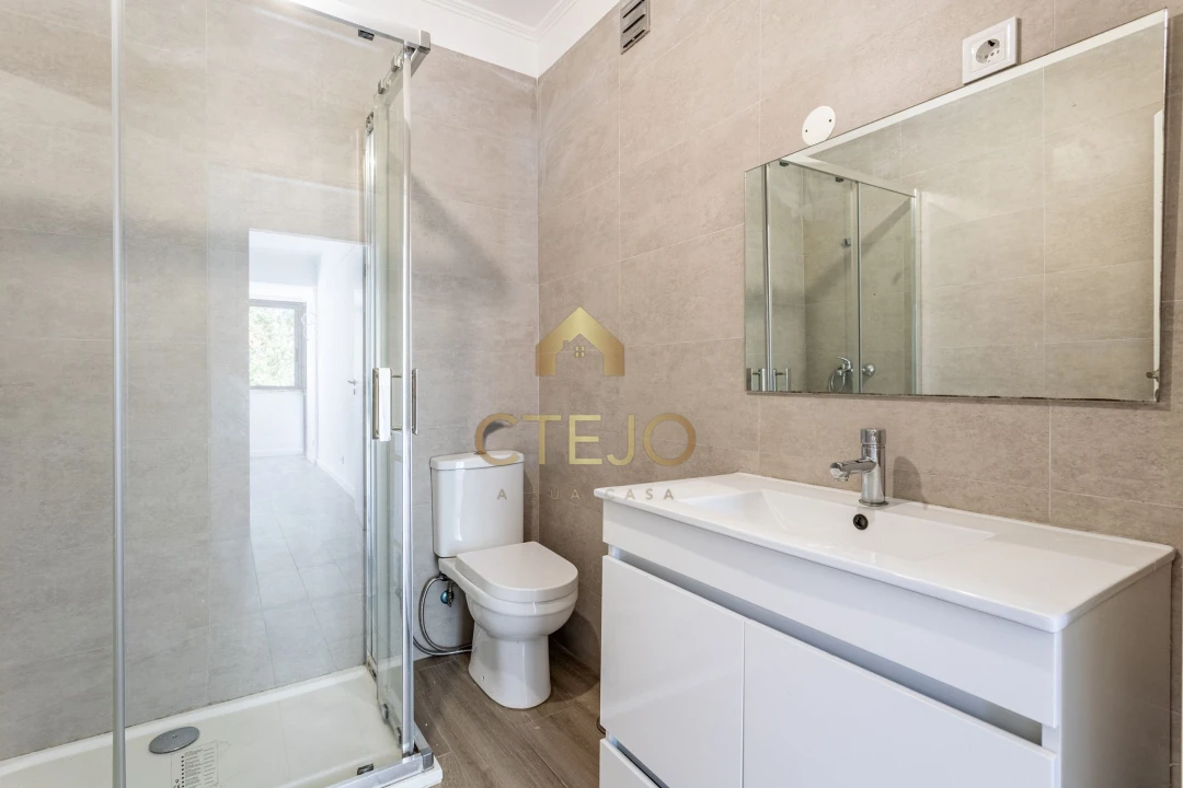 Apartamento T2 para Venda em Santa Iria de Azoia, São João da Talha e Bobadela Foto 12