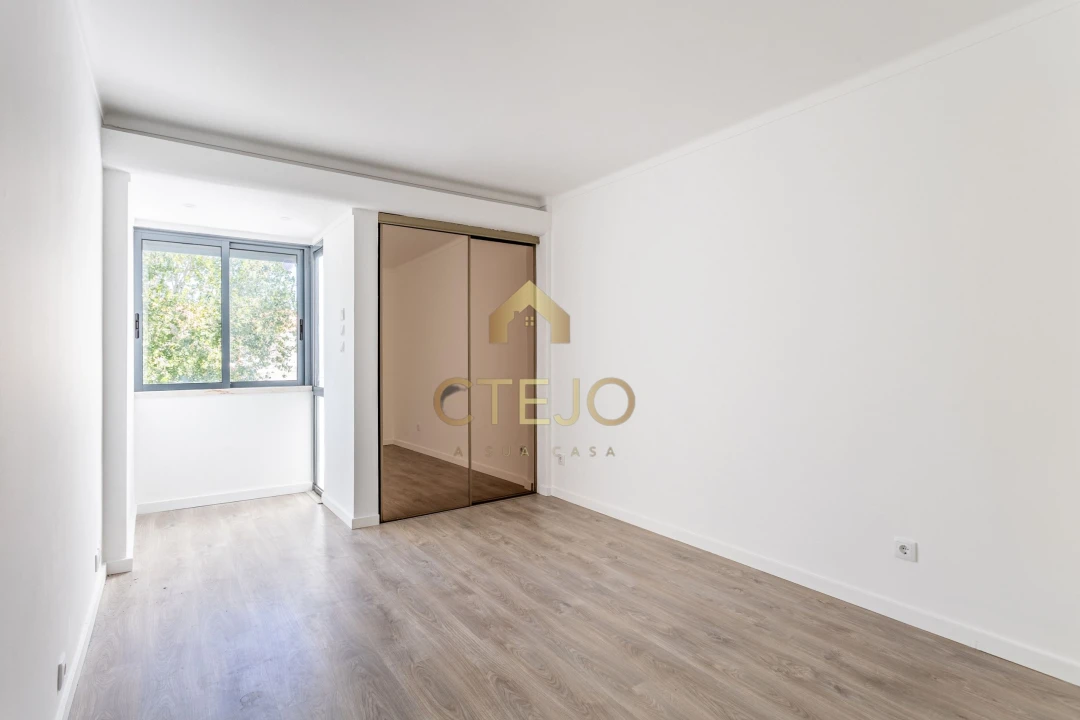 Apartamento T2 para Venda em Santa Iria de Azoia, São João da Talha e Bobadela Foto 15