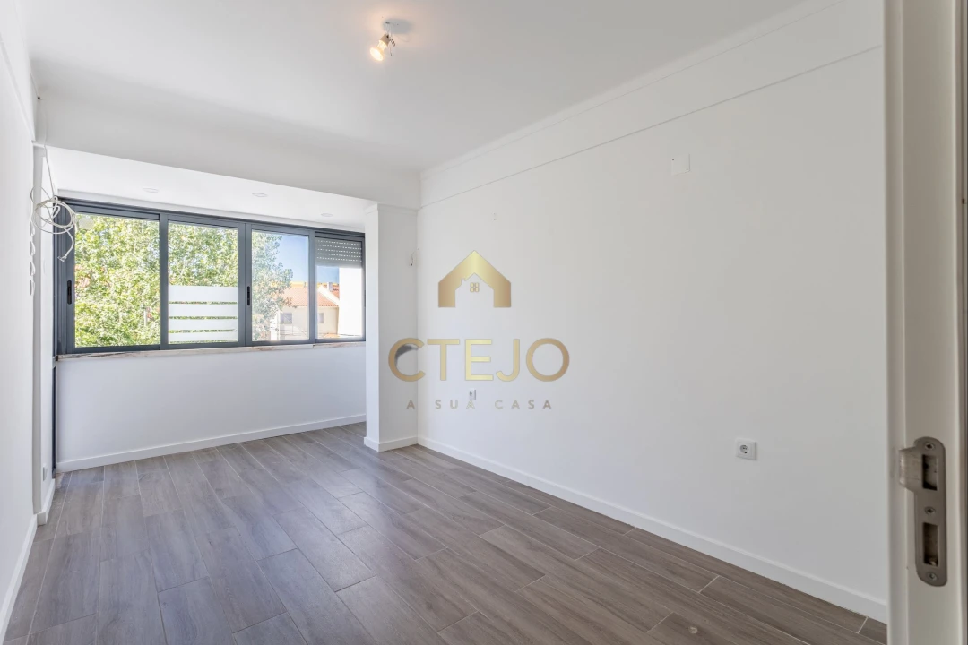 Apartamento T2 para Venda em Santa Iria de Azoia, São João da Talha e Bobadela Foto 13