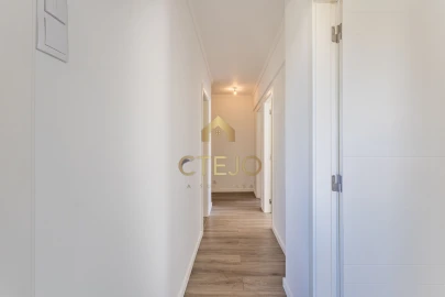 Apartamento T2 para Venda em Santa Iria de Azoia, São João da Talha e Bobadela