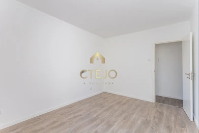 Apartamento T2 para Venda em Santa Iria de Azoia, São João da Talha e Bobadela