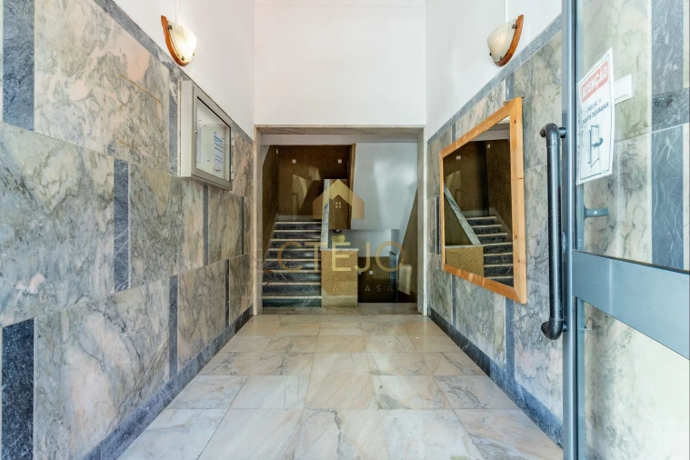 Apartamento T2 para Venda em Santa Iria de Azoia, São João da Talha e Bobadela Foto 6