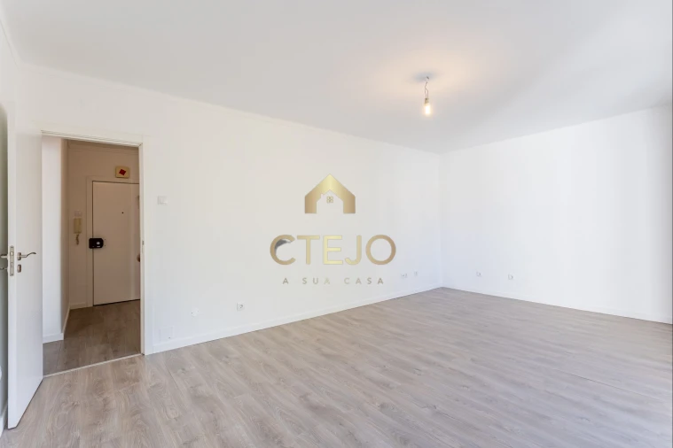 Apartamento T2 para Venda em Santa Iria de Azoia, São João da Talha e Bobadela Foto 9