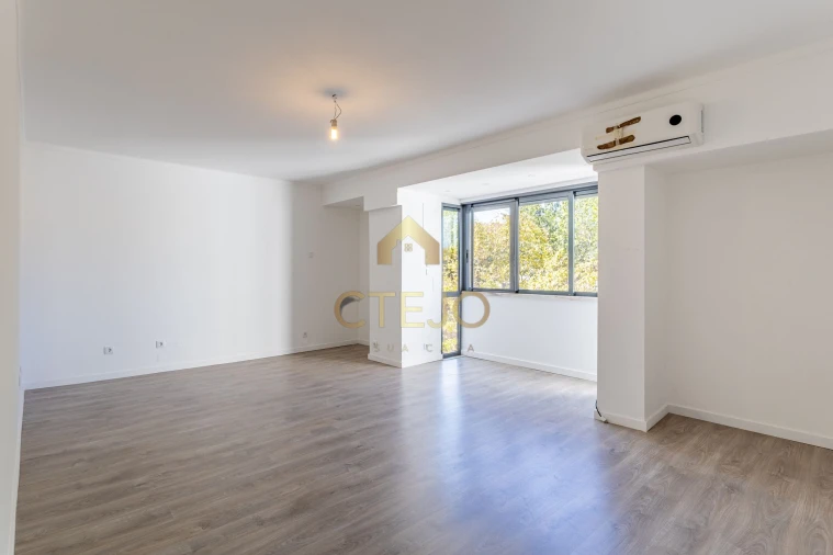 Apartamento T2 para Venda em Santa Iria de Azoia, São João da Talha e Bobadela Foto 8