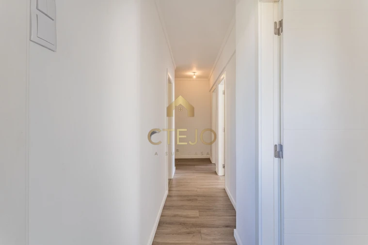 Apartamento T2 para Venda em Santa Iria de Azoia, São João da Talha e Bobadela Foto 17