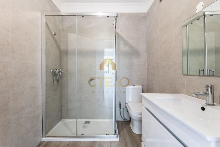 Apartamento T2 para Venda em Santa Iria de Azoia, São João da Talha e Bobadela Foto 2