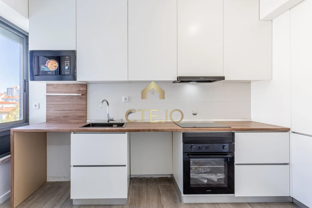 Apartamento T2 para Venda em Santa Iria de Azoia, São João da Talha e Bobadela Foto 1