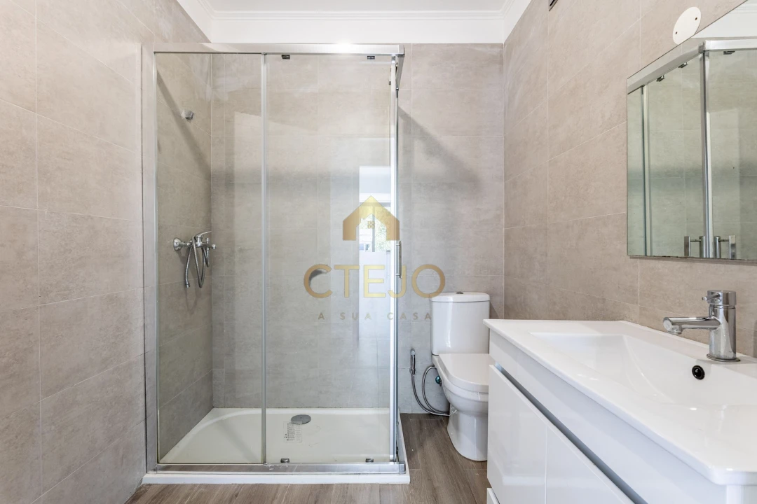 Apartamento T2 para Venda em Santa Iria de Azoia, São João da Talha e Bobadela Foto 2