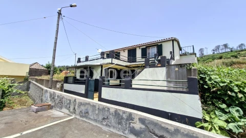 Moradia T3 para Venda em Fajã da Ovelha