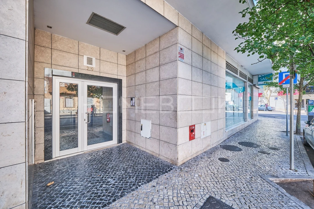 Apartamento T1 para Arrendamento em Venteira Foto 4
