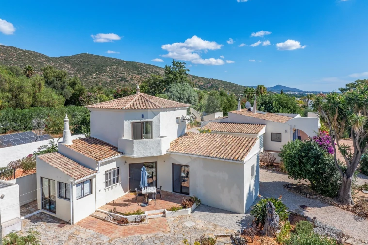 Moradia para Venda em Santa Barbara de Nexe Foto 8
