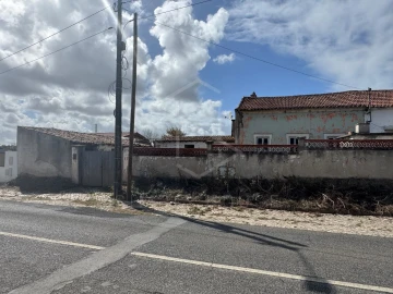Moradia T2 para Venda em Tornada e Salir do Porto