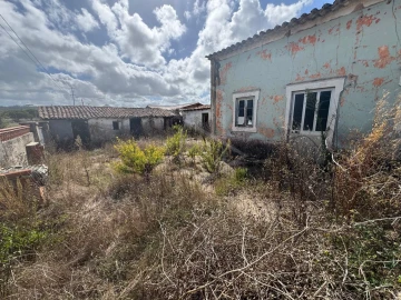 Moradia T2 para Venda em Tornada e Salir do Porto
