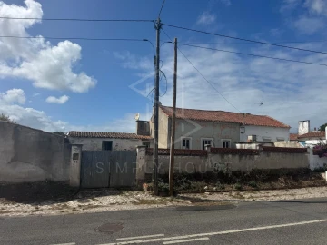 Moradia T2 para Venda em Tornada e Salir do Porto