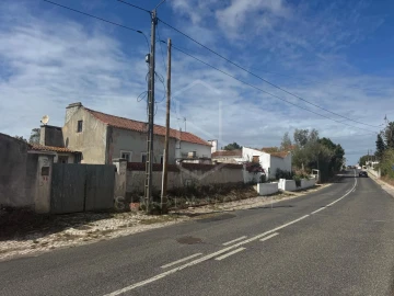 Moradia T2 para Venda em Tornada e Salir do Porto