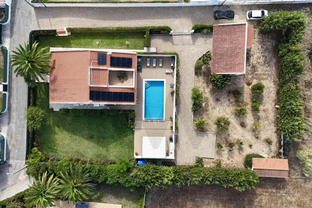 Moradia T5 para Venda em Albufeira e Olhos de Água Foto 1