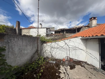 Moradia T3 para Venda em Candoso e Carvalho de Egas