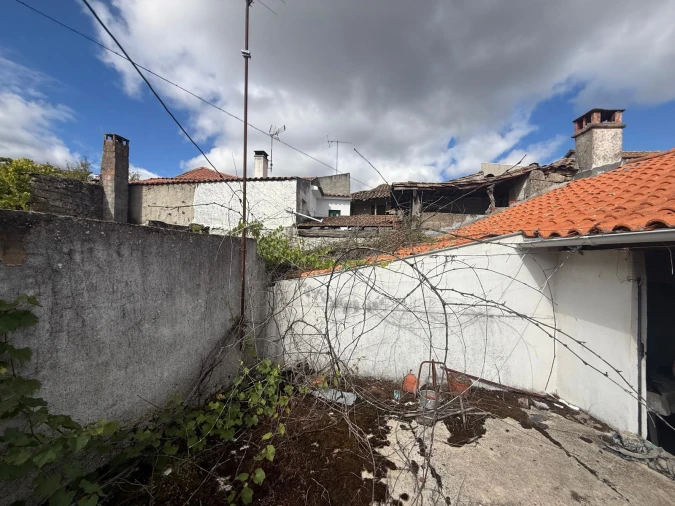 Moradia T3 para Venda em Candoso e Carvalho de Egas Foto 5
