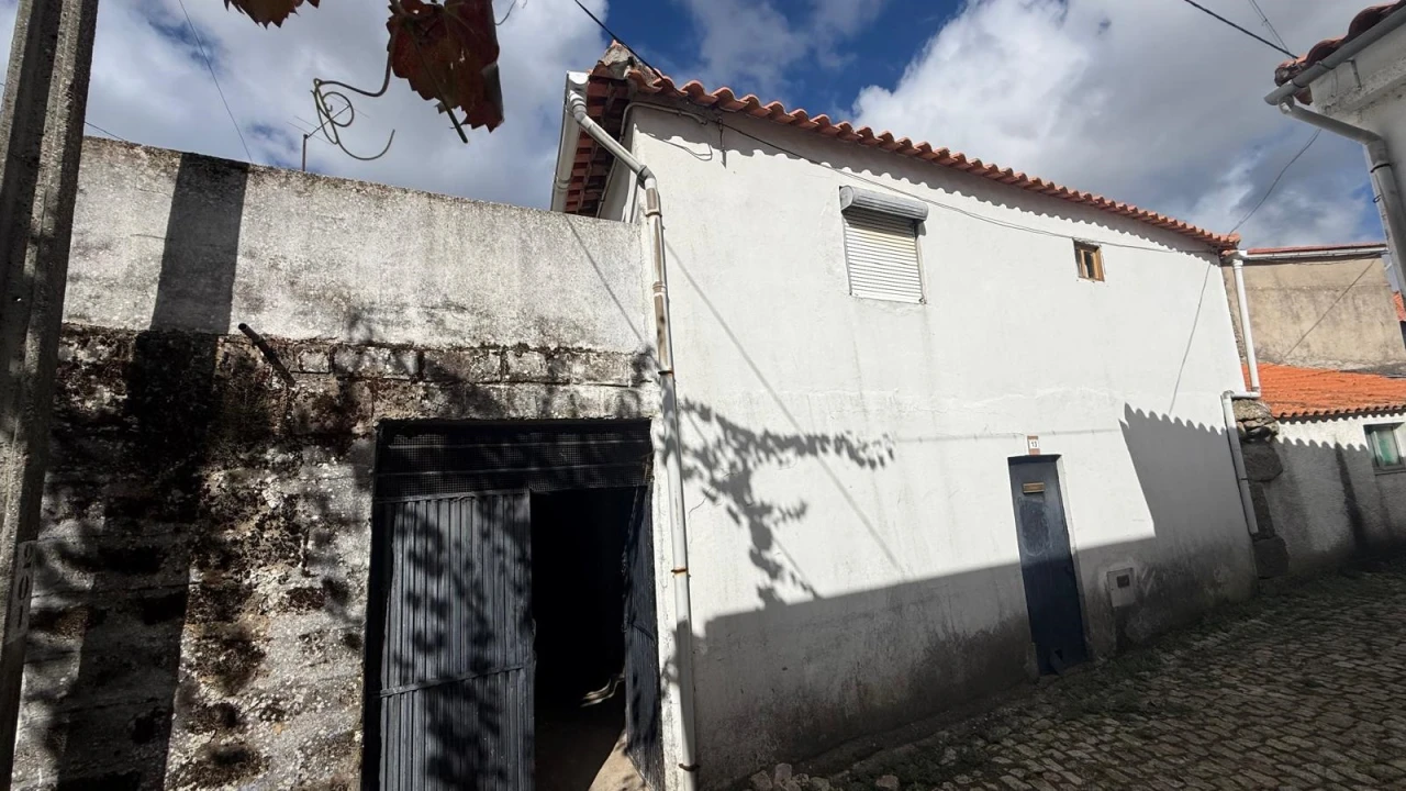 Moradia T3 para Venda em Candoso e Carvalho de Egas Foto 1