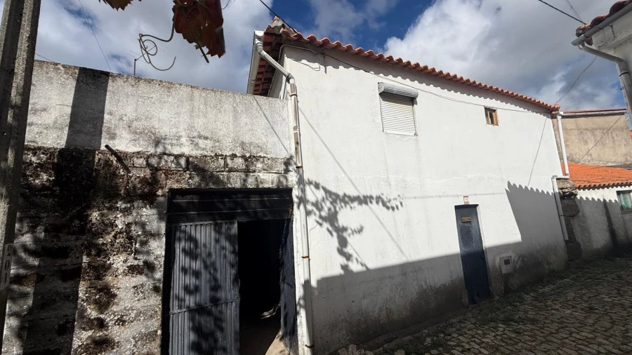 Moradia T3 para Venda em Candoso e Carvalho de Egas