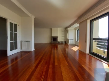 Apartamento T4 para Arrendamento em Cedofeita, Santo Ildefonso, Sé, Miragaia, São Nicolau e Vitória