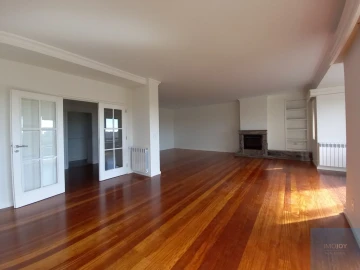 Apartamento T4 para Arrendamento em Cedofeita, Santo Ildefonso, Sé, Miragaia, São Nicolau e Vitória