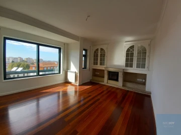 Apartamento T4 para Arrendamento em Cedofeita, Santo Ildefonso, Sé, Miragaia, São Nicolau e Vitória