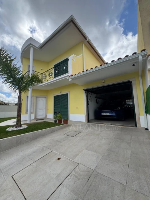 Moradia T6 para Venda em Fernao Ferro