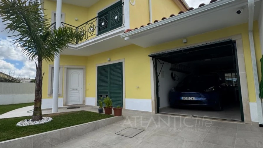 Moradia T6 para Venda em Fernao Ferro