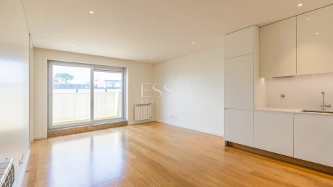 Apartamento T1 para Arrendamento em Aldoar, Foz do Douro e Nevogilde