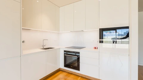 Apartamento T1 para Arrendamento em Aldoar, Foz do Douro e Nevogilde