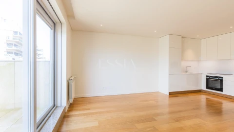 Apartamento T1 para Arrendamento em Aldoar, Foz do Douro e Nevogilde