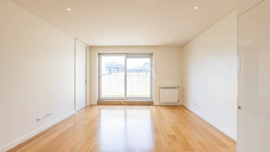 Apartamento T1 para Arrendamento em Aldoar, Foz do Douro e Nevogilde Foto 2