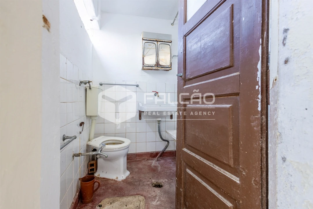 Moradia T5 para Venda em Azoia de Cima e Tremês Foto 32