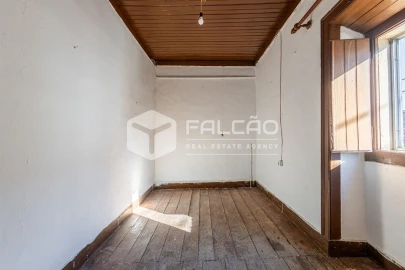 Moradia T5 para Venda em Azoia de Cima e Tremês