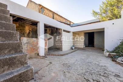 Moradia T5 para Venda em Azoia de Cima e Tremês