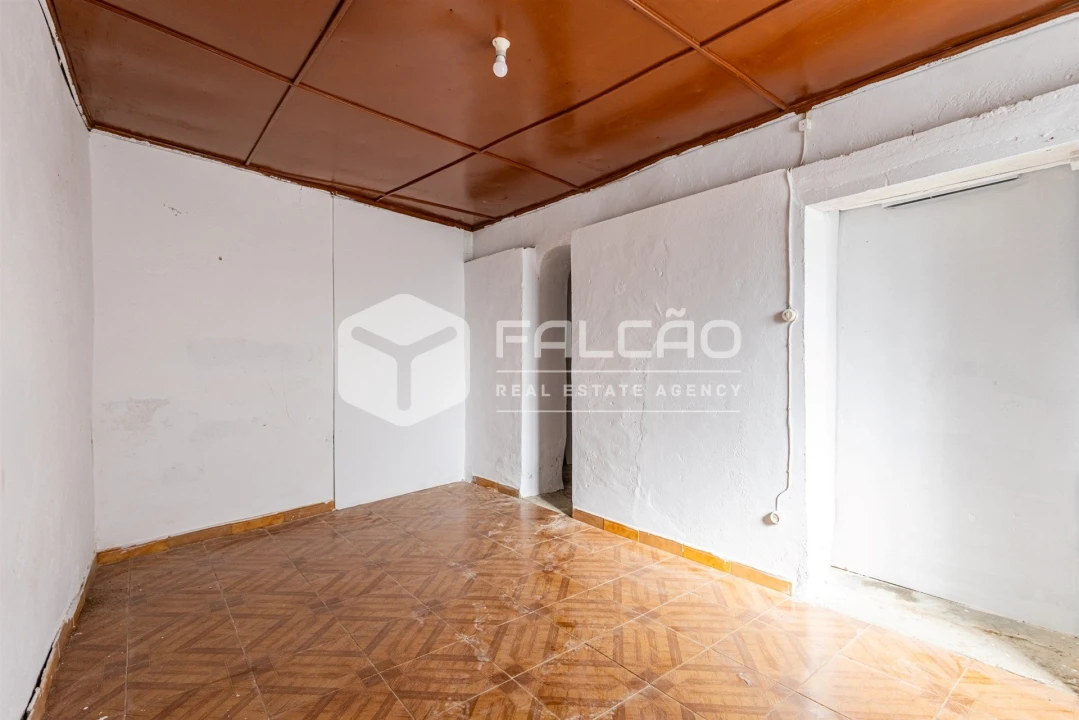 Moradia T5 para Venda em Azoia de Cima e Tremês Foto 4